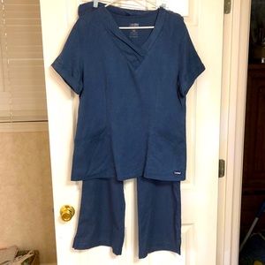 Landau large scrub set. Textured, navy color.